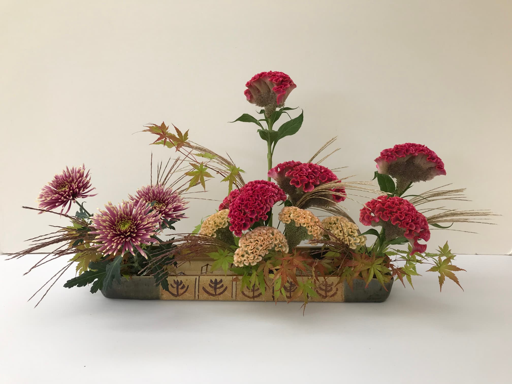 Arrangement Rimpa Cho rouge automne style Ohara